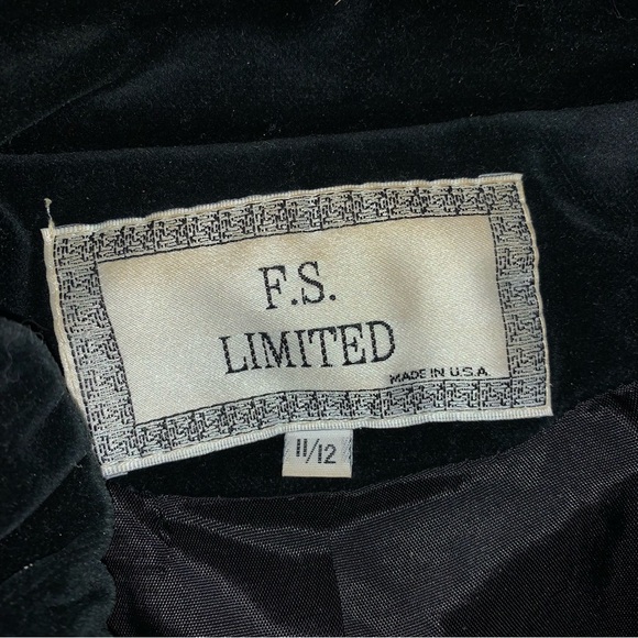 v i n t a g e :: Romantic Soft Velvet Longline Buttoned Coat - Picture 8 of 14